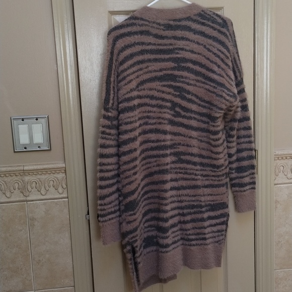 Woman's sweater cardigan - Picture 2 of 2